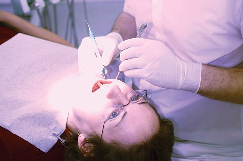 Risque-t-on des infections lors des soins dentaires?